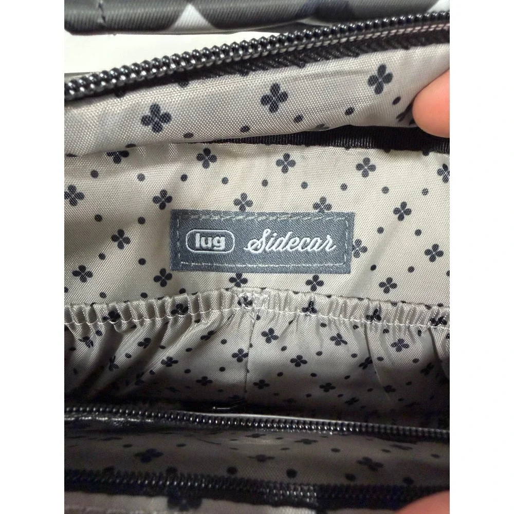 lug ensures essentials zipper